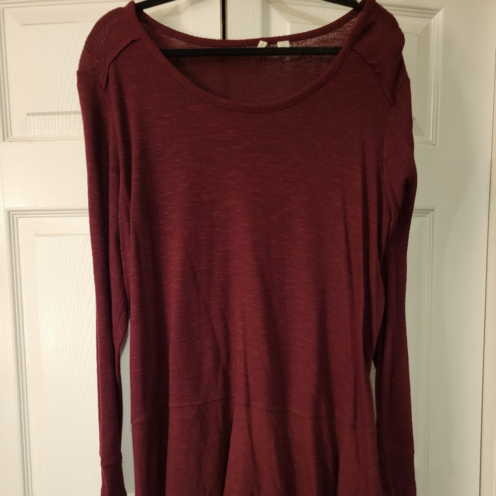 Burgundy light sweater